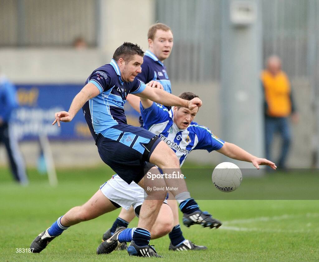 18 October 2009; Brendan McManamon, St. Jude's, in action against James O'Hara, Ballyboden St. Enda's. Dublin County Senior Football Final, Ballyboden St. Enda's v St. Jude's, Parnell Park, Dublin. Picture credit: David Maher / SPORTSFILE