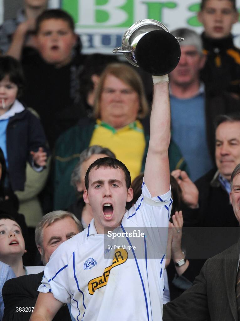 18 October 2009; Shane Doloey, Tullamore, lifts the cup. Offaly County Senior Hurling Final, Tullamore v Kilcormac/Killoughey, O'Connor Park, Tullamore, Co. Offaly. Picture credit: Pat Murphy / SPORTSFILE