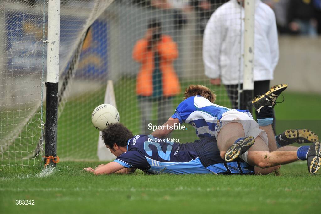 18 October 2009; Michael Lyons, St. Jude's, beats Dara Nelson, Ballyboden St. Enda's, to score his side's first goal. Dublin County Senior Football Final, Ballyboden St. Enda's v St. Jude's, Parnell Park, Dublin. Picture credit: David Maher / SPORTSFILE