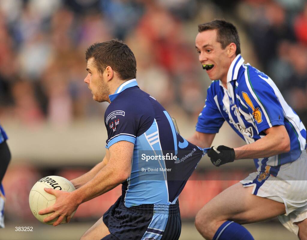 18 October 2009; Kevin McManamon, St. Jude's, in action against Conor Dolan, Ballyboden St. Enda's. Dublin County Senior Football Final, Ballyboden St. Enda's v St. Jude's, Parnell Park, Dublin. Picture credit: David Maher / SPORTSFILE