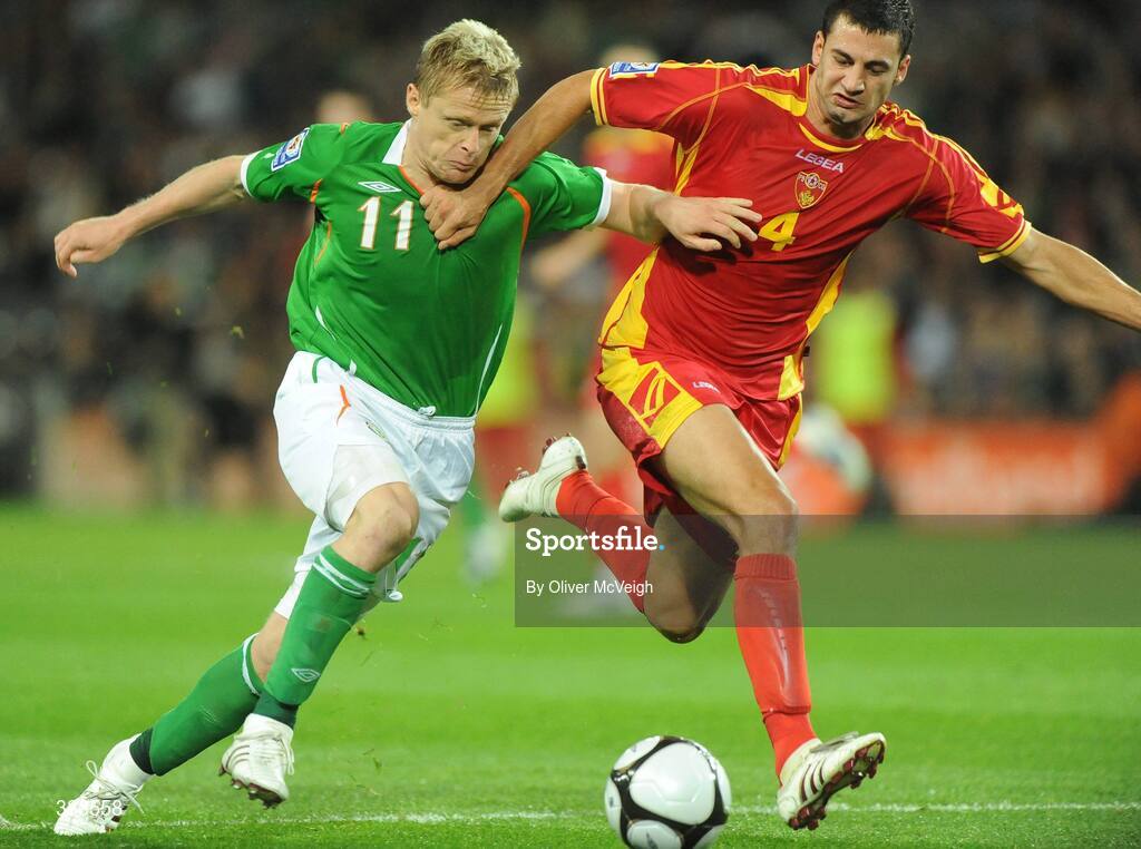 14 October 2009; Damien Duff, Republic of Ireland, in action against Milan Jovanovic, Montenegro. 2010 FIFA World Cup Qualifier, Republic of Ireland v Montenegro, Croke Park, Dublin. Picture credit: Oliver McVeigh / SPORTSFILE