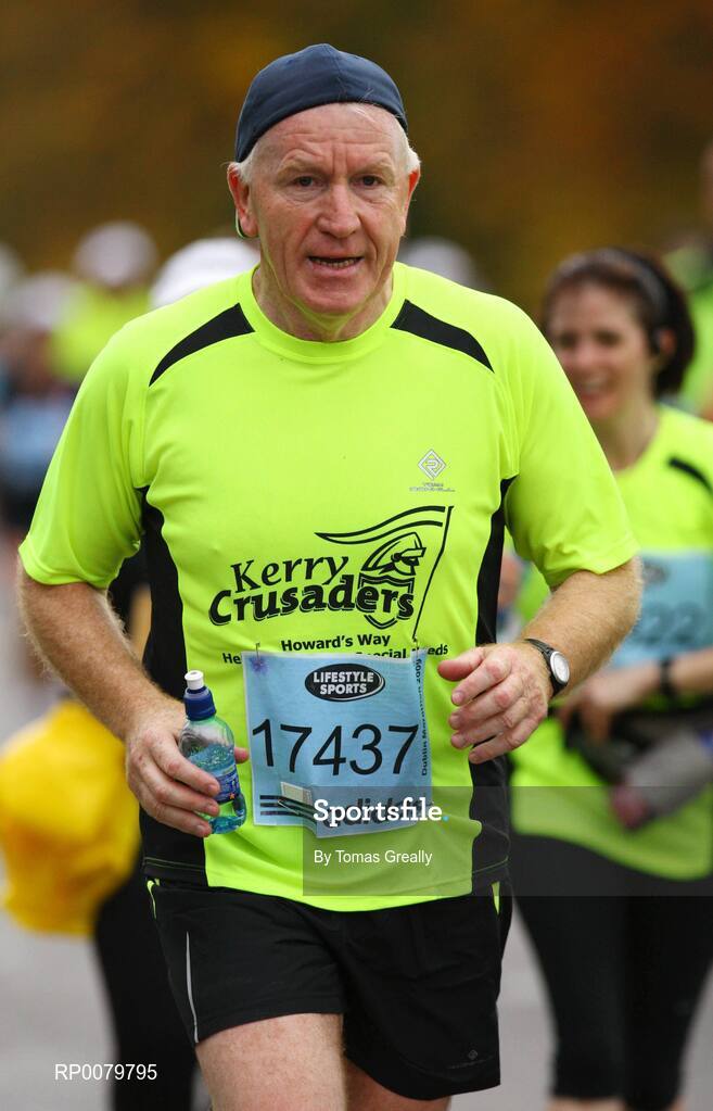 26 October 2009; Kerry Fine Gael T.D. Jimmy Deenihan, in action during the Lifestyle Sports - adidas Dublin Marathon 2009. Phoenix Park, Dublin. Picture credit: Tomas Greally / SPORTSFILE