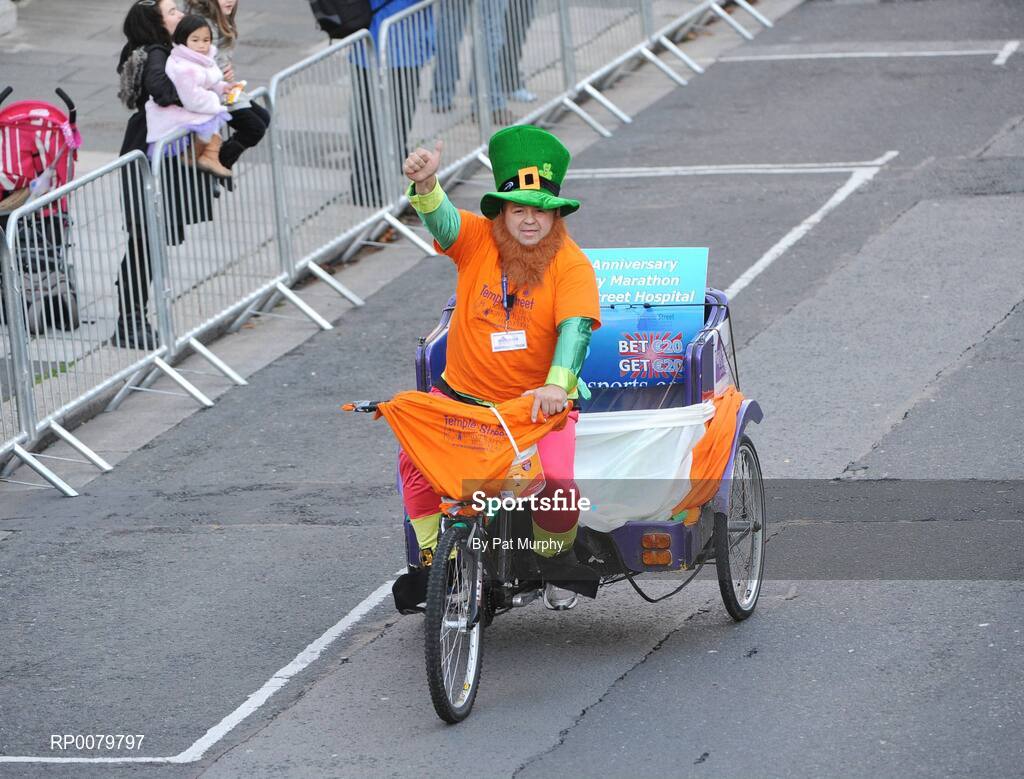 26 October 2009; Jimmy Mee, from Monaghan, competes in the Lifestyle Sports - adidas Dublin Marathon 2009 in aid of Temple Street Children's Hospital. Merrion Square, Dublin. Picture credit: Pat Murphy / SPORTSFILE