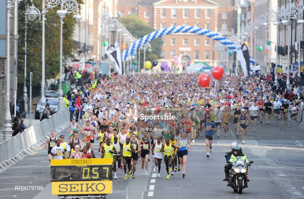 26 October 2009; A general view of the start of the Lifestyle Sports - adidas Dublin Marathon 2009. Merrion Square, Dublin. Picture credit: Pat Murphy / SPORTSFILE