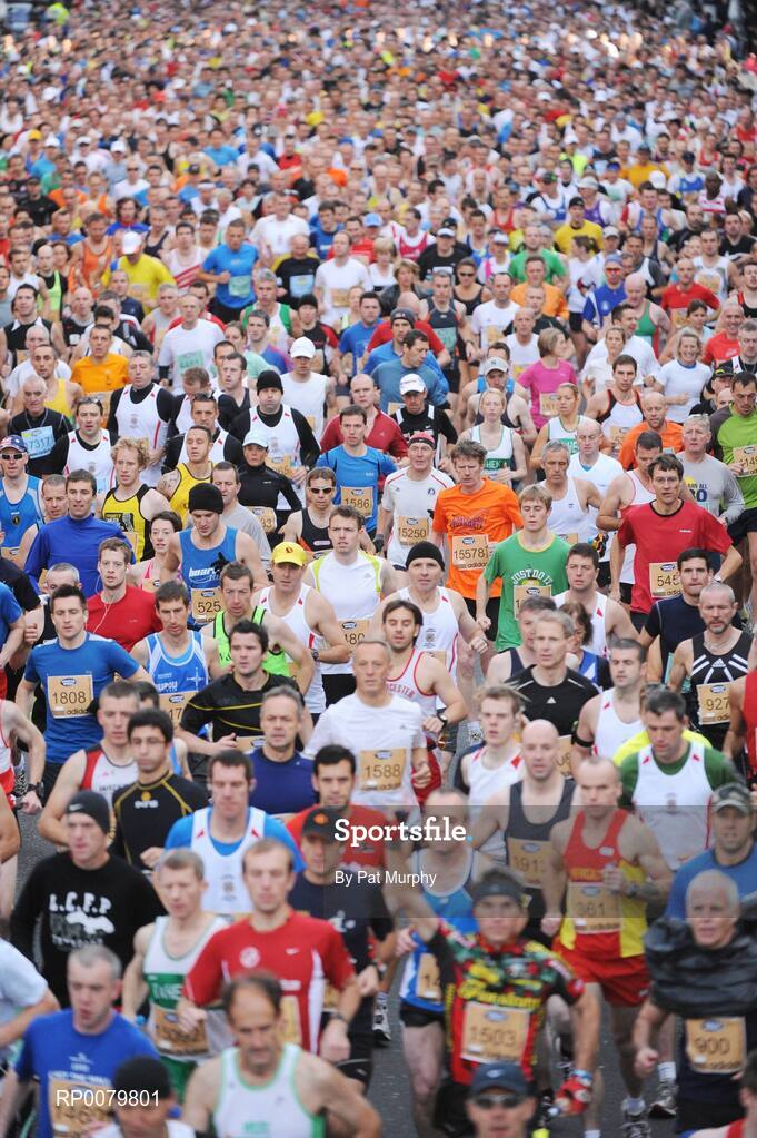 26 October 2009; A general view of the start of the Lifestyle Sports - adidas Dublin Marathon 2009. Merrion Square, Dublin. Picture credit: Pat Murphy / SPORTSFILE