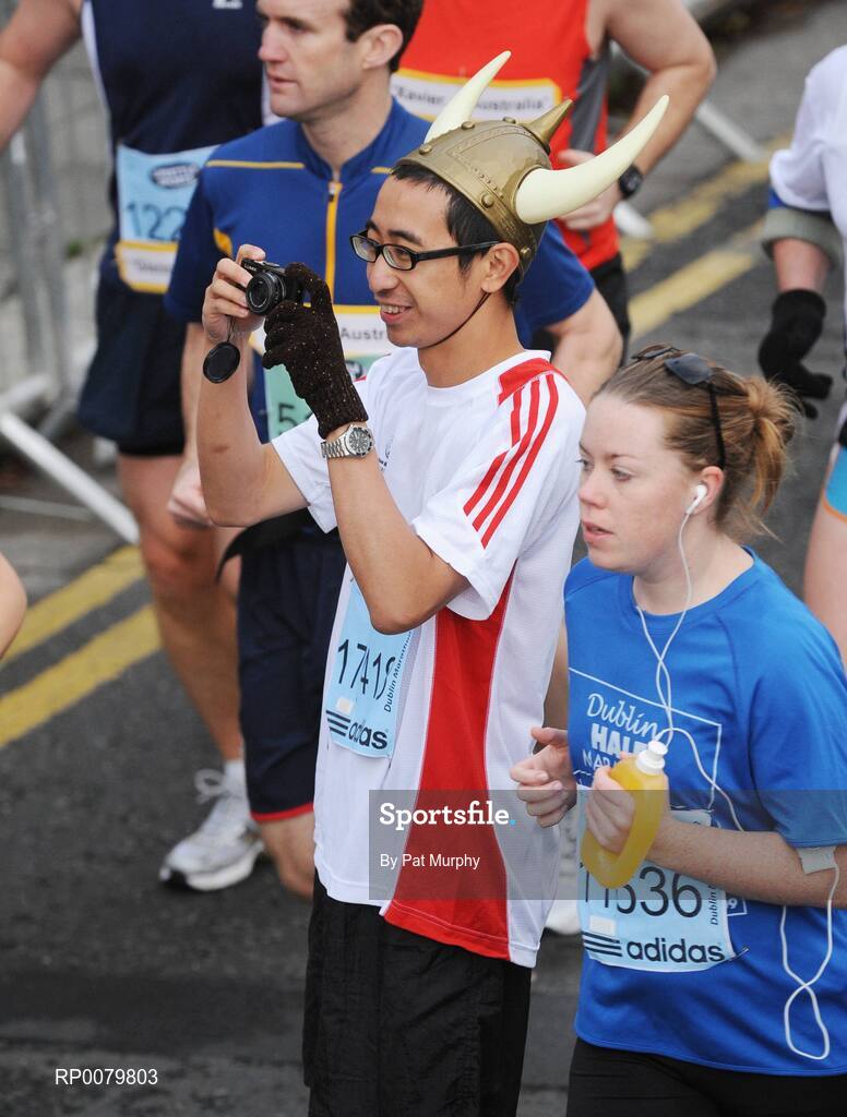 26 October 2009; Hiu-Yeung Chong, from China, stops to take a photograph during the Lifestyle Sports - adidas Dublin Marathon 2009. Merrion Square, Dublin. Picture credit: Pat Murphy / SPORTSFILE