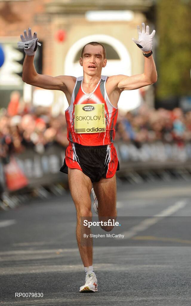 26 October 2009; Second place Aleksey Sokolov celebrates on the approach to the finish line during the Lifestyle Sports - adidas Dublin Marathon 2009. Merrion Square, Dublin. Picture credit: Stephen McCarthy / SPORTSFILE