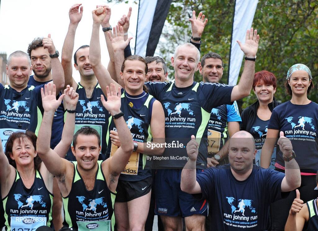 26 October 2009; Former Sawdoctor Johnny Donnelly and TV presenter Ray D'Arcy with his group of runners running in aid of Run Johnny Run. Johnny is aiming to run 80 marathons in four years for the SeeChange charity ahead of the Lifestyle Sports - adidas Dublin Marathon 2009. Merrion Square, Dublin. Picture credit: Stephen McCarthy / SPORTSFILE