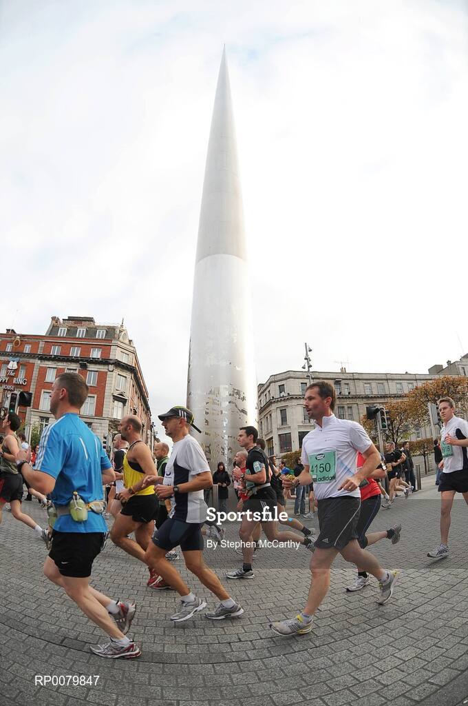 26 October 2009; A general view of the competitors passing the Spire during the Lifestyle Sports - adidas Dublin Marathon 2009. O'Connell Street, Dublin. Picture credit: Stephen McCarthy / SPORTSFILE