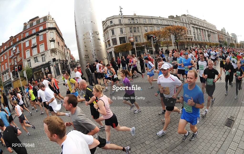 26 October 2009; A general view of the competitors on O'Connell Street during the Lifestyle Sports - adidas Dublin Marathon 2009. O'Connell Street, Dublin. Picture credit: Stephen McCarthy / SPORTSFILE