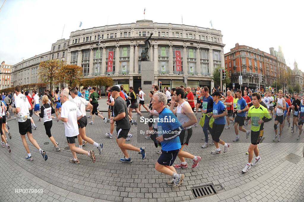 26 October 2009; A general view of the competitors passing through O'Connell Street during the Lifestyle Sports - adidas Dublin Marathon 2009. O'Connell Street, Dublin. Picture credit: Stephen McCarthy / SPORTSFILE