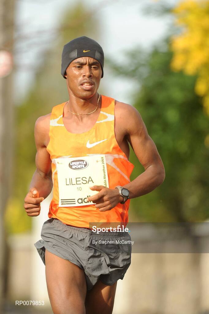 26 October 2009; Eventual winner Feyisa Lilesa, Ethiopia, during the Lifestyle Sports - adidas Dublin Marathon 2009. Dublin. Picture credit: Stephen McCarthy / SPORTSFILE