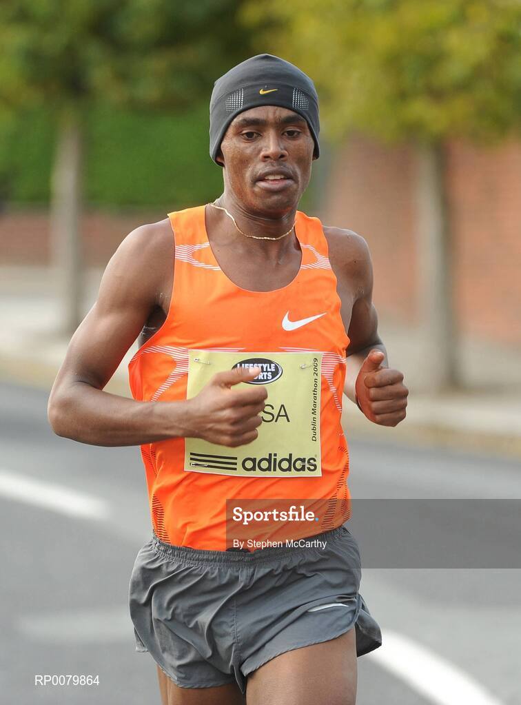 26 October 2009; Eventual winner Feyisa Lilesa, Ethiopia, during the Lifestyle Sports - adidas Dublin Marathon 2009. Dublin. Picture credit: Stephen McCarthy / SPORTSFILE