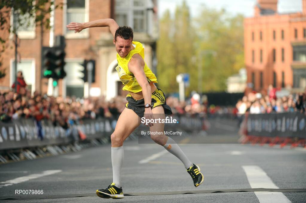26 October 2009; Thomas Bedford, from London, England, celebrates as he crosses the finish line to complete the Lifestyle Sports - adidas Dublin Marathon 2009. Merrion Square, Dublin. Picture credit: Stephen McCarthy / SPORTSFILE