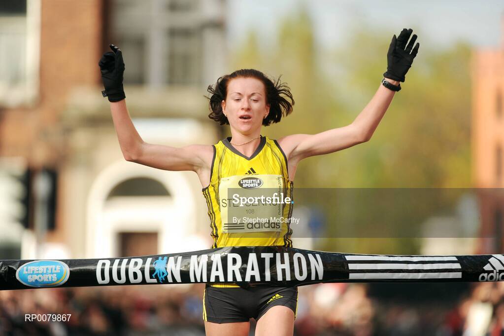 26 October 2009; Kateryna Stetsenko, Ukraine, crosses the finish line to win the Lifestyle Sports - adidas Dublin Marathon 2009. Merrion Square, Dublin. Picture credit: Stephen McCarthy / SPORTSFILE