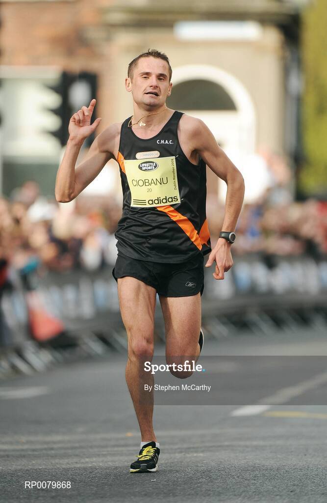 26 October 2009; Winner of the Irish National Marathon Championships Sergiu Ciobanu, Clonliffe Harriers A.C., on the approach to the finish during the Lifestyle Sports - adidas Dublin Marathon 2009. Merrion Square, Dublin. Picture credit: Stephen McCarthy / SPORTSFILE