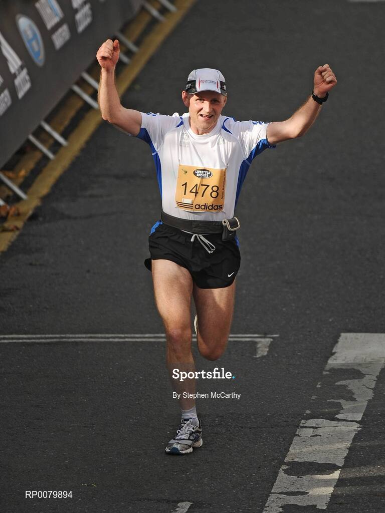26 October 2009; Mel Casserly, from Sligo, celebrates completing the Lifestyle Sports - adidas Dublin Marathon 2009. Merrion Square, Dublin. Picture credit: Stephen McCarthy / SPORTSFILE