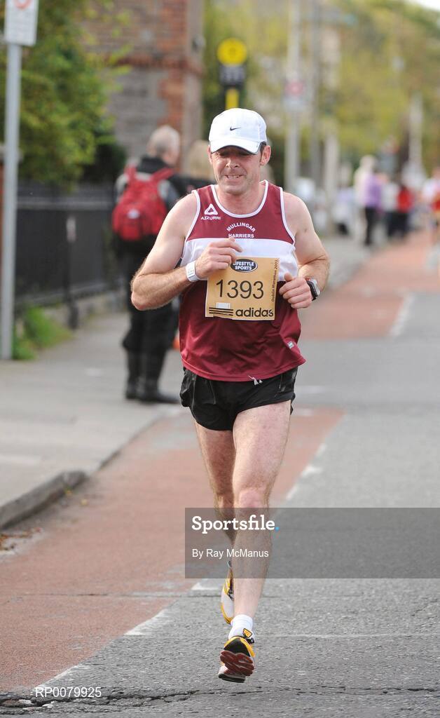 26 October 2009; John O'Reilly, Mullingar Harriers, Co. Westmeath, in action during the Lifestyle Sports - adidas Dublin Marathon 2009. Dublin. Picture credit: Ray McManus / SPORTSFILE