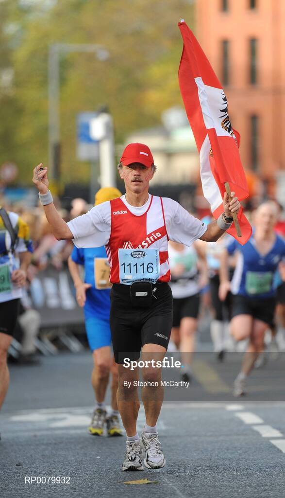 26 October 2009; Manfred Zahora, from Vienna, Austria, during the Lifestyle Sports - adidas Dublin Marathon 2009. Merrion Square, Dublin. Picture credit: Stephen McCarthy / SPORTSFILE
