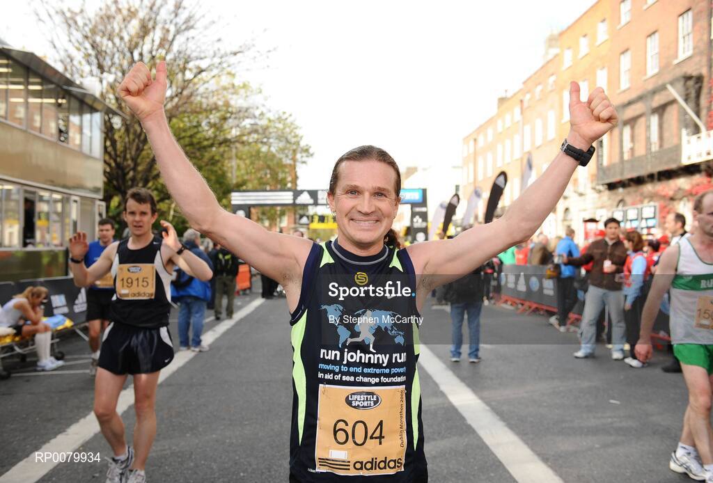 26 October 2009; Former Saw Doctor Johnny Donnelly after completing the Lifestyle Sports - adidas Dublin Marathon 2009. Merrion Square, Dublin. Picture credit: Stephen McCarthy / SPORTSFILE