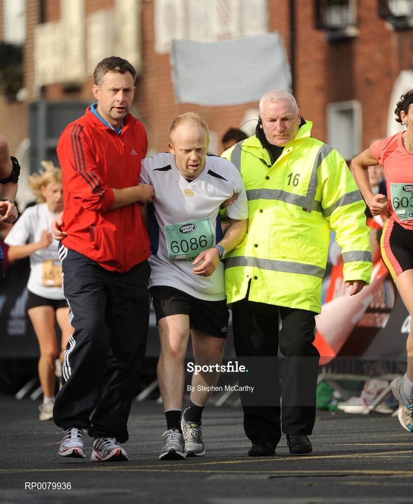 26 October 2009; George Harris, from Greater Manchester, England, is assisted during the Lifestyle Sports - adidas Dublin Marathon 2009. Merrion Square, Dublin. Picture credit: Stephen McCarthy / SPORTSFILE