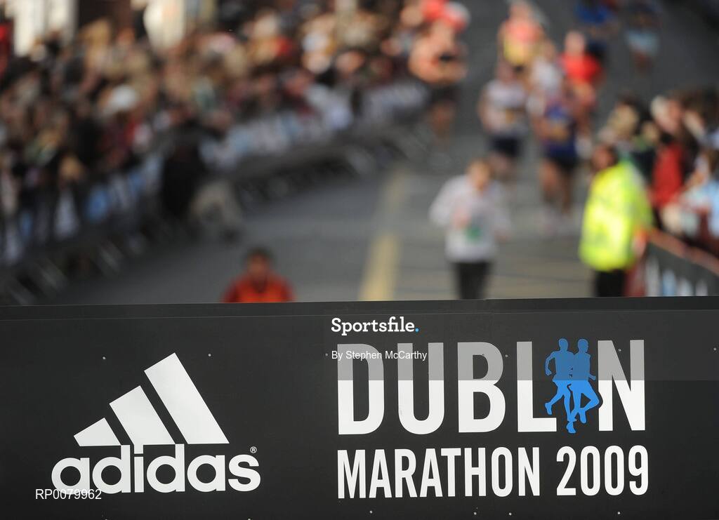 26 October 2009; A general view of the Lifestyle Sports - adidas Dublin Marathon 2009. Merrion Square, Dublin. Picture credit: Stephen McCarthy / SPORTSFILE