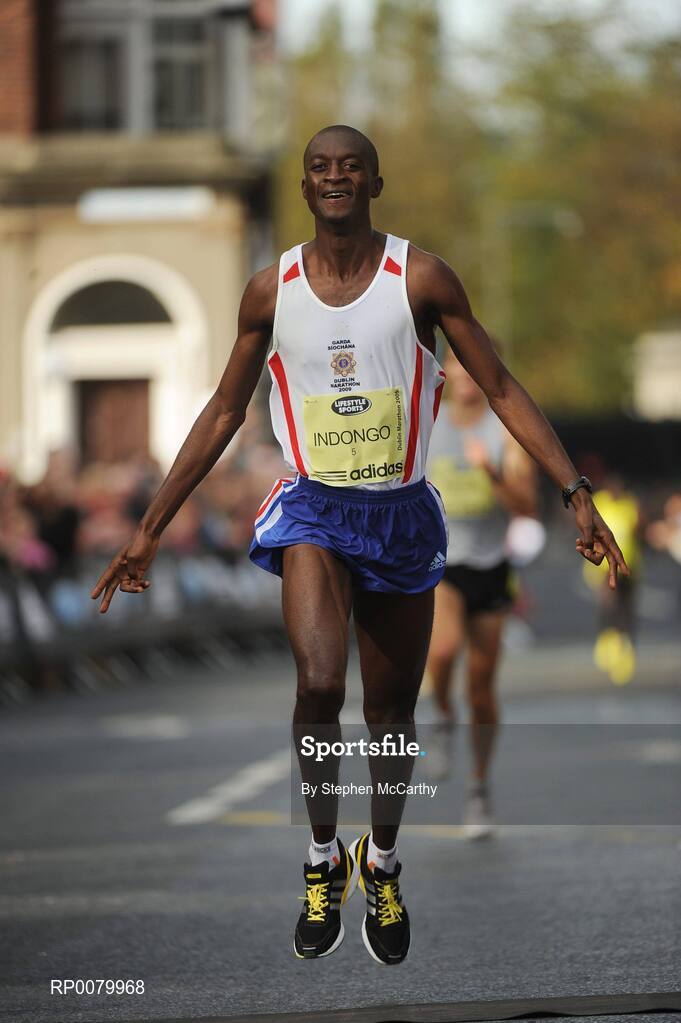 26 October 2009; Ruben Indongo, Namibia, on the approach to the finish of the Lifestyle Sports - adidas Dublin Marathon 2009. Merrion Square, Dublin. Picture credit: Stephen McCarthy / SPORTSFILE