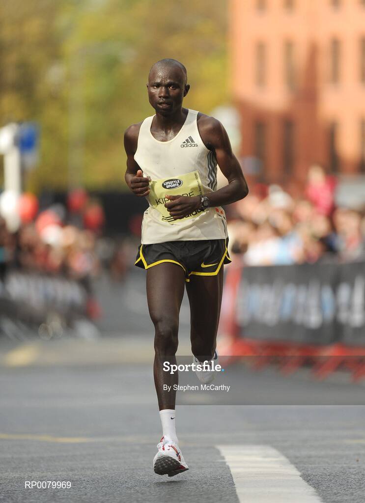 26 October 2009; Matthew Kipkore, Kenya, on the approach to the finish during the Lifestyle Sports - adidas Dublin Marathon 2009. Merrion Square, Dublin. Picture credit: Stephen McCarthy / SPORTSFILE