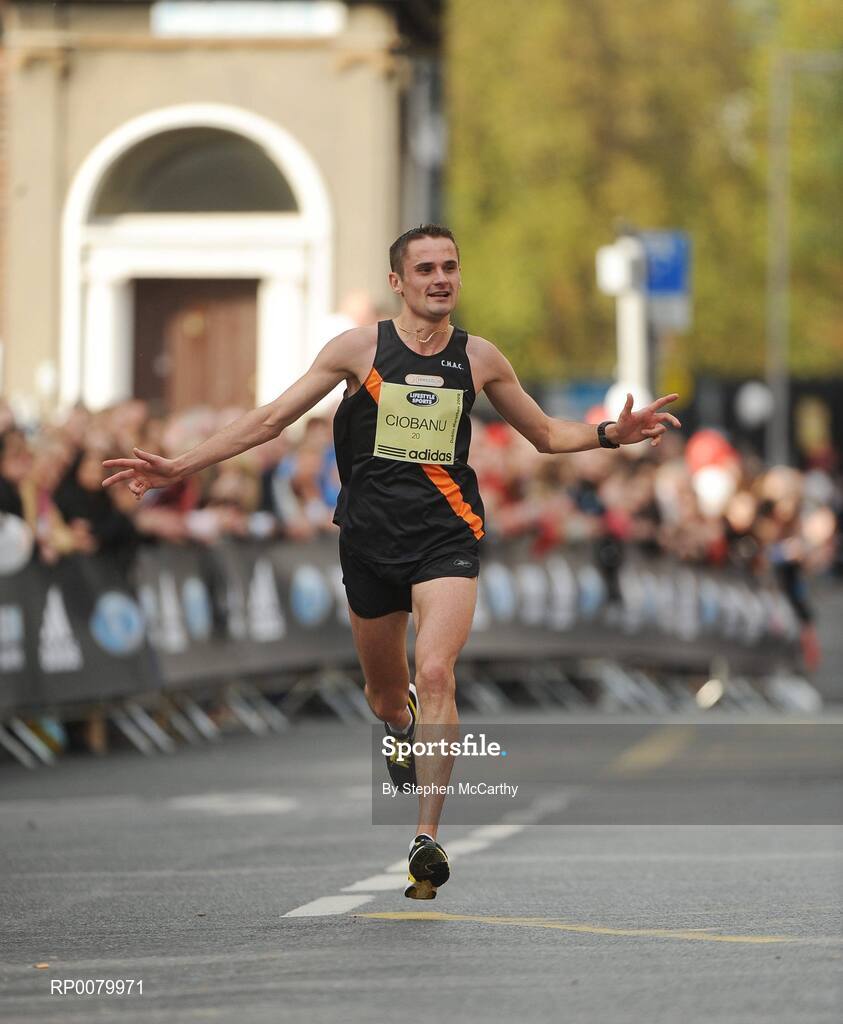 26 October 2009; Winner of the Irish National Marathon Championships Sergiu Ciobanu, Clonliffe Harriers A.C., on the approach to the finish during the Lifestyle Sports - adidas Dublin Marathon 2009. Merrion Square, Dublin. Picture credit: Stephen McCarthy / SPORTSFILE