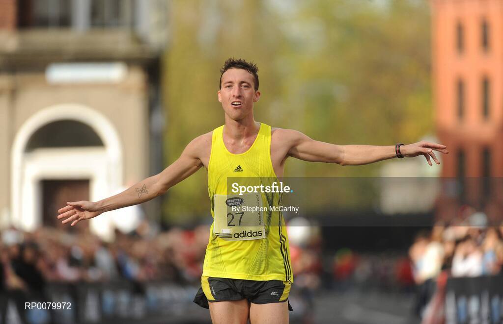 26 October 2009; Thomas Bedford, from London, England, celebrates as he crosses the finish line to complete the Lifestyle Sports - adidas Dublin Marathon 2009. Merrion Square, Dublin. Picture credit: Stephen McCarthy / SPORTSFILE