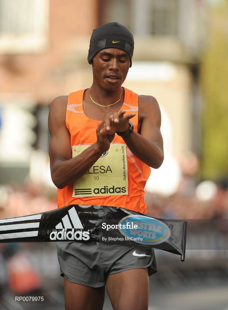 26 October 2009; Feyisa Lilesa, Ethiopia, crosses the finish line to win the Lifestyle Sports - adidas Dublin Marathon 2009. Merrion Square, Dublin. Picture credit: Stephen McCarthy / SPORTSFILE