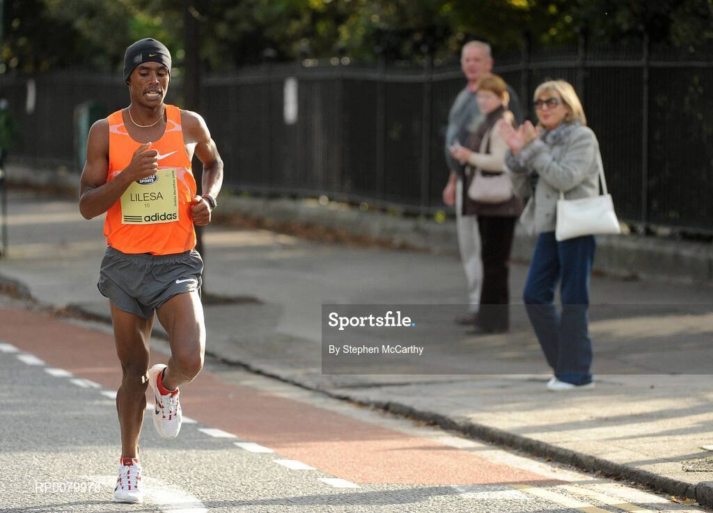 26 October 2009; Eventual winner Feyisa Lilesa, Ethiopia, during the Lifestyle Sports - adidas Dublin Marathon 2009. Merrion Square, Dublin. Picture credit: Stephen McCarthy / SPORTSFILE