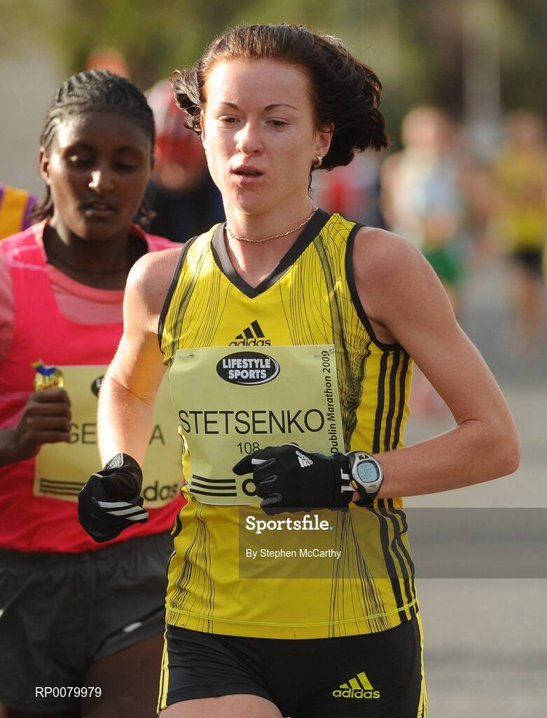 26 October 2009; Eventual winner of the womens race Kateryna Stetsenko, Ukraine, during the Lifestyle Sports - adidas Dublin Marathon 2009. Merrion Square, Dublin. Picture credit: Stephen McCarthy / SPORTSFILE