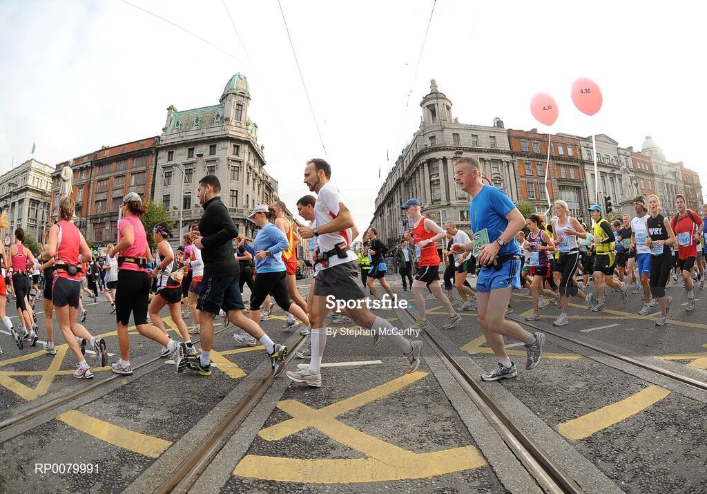 26 October 2009; A general view of athletes on O'Connell Street during the Lifestyle Sports - adidas Dublin Marathon 2009. Merrion Square, Dublin. Picture credit: Stephen McCarthy / SPORTSFILE