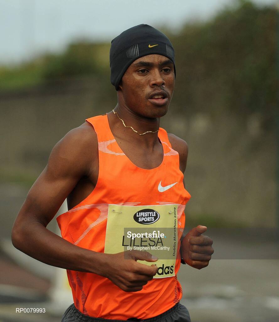 26 October 2009; Eventual winner Feyisa Lilesa, Ethiopia, during the Lifestyle Sports - adidas Dublin Marathon 2009. Merrion Square, Dublin. Picture credit: Stephen McCarthy / SPORTSFILE