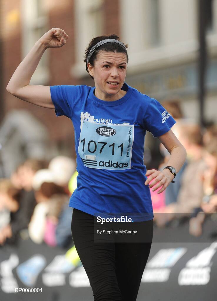 26 October 2009; Shirley Walsh, from London, during the Lifestyle Sports - adidas Dublin Marathon 2009. Merrion Square, Dublin. Picture credit: Stephen McCarthy / SPORTSFILE