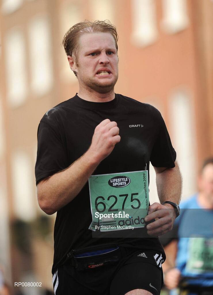 26 October 2009; Eric Hynes, from Louth, during the Lifestyle Sports - adidas Dublin Marathon 2009. Merrion Square, Dublin. Picture credit: Stephen McCarthy / SPORTSFILE