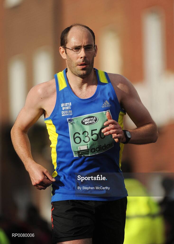 26 October 2009; Gerald Caffrey, from Dublin, during the Lifestyle Sports - adidas Dublin Marathon 2009. Merrion Square, Dublin. Picture credit: Stephen McCarthy / SPORTSFILE