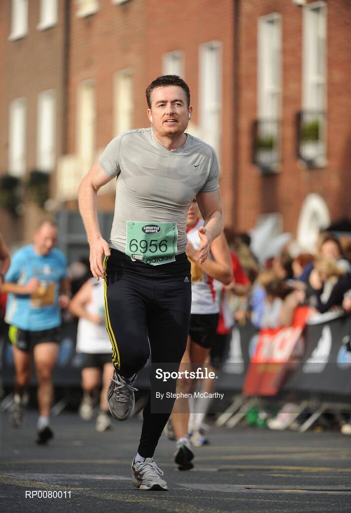 26 October 2009; Colin Lowry, Edmonton, Canada, during the Lifestyle Sports - adidas Dublin Marathon 2009. Merrion Square, Dublin. Picture credit: Stephen McCarthy / SPORTSFILE