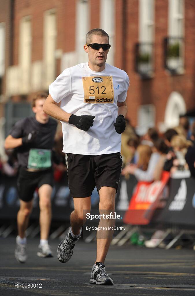 26 October 2009; Nick O'Conchubhair, from Dublin, during the Lifestyle Sports - adidas Dublin Marathon 2009. Merrion Square, Dublin. Picture credit: Stephen McCarthy / SPORTSFILE