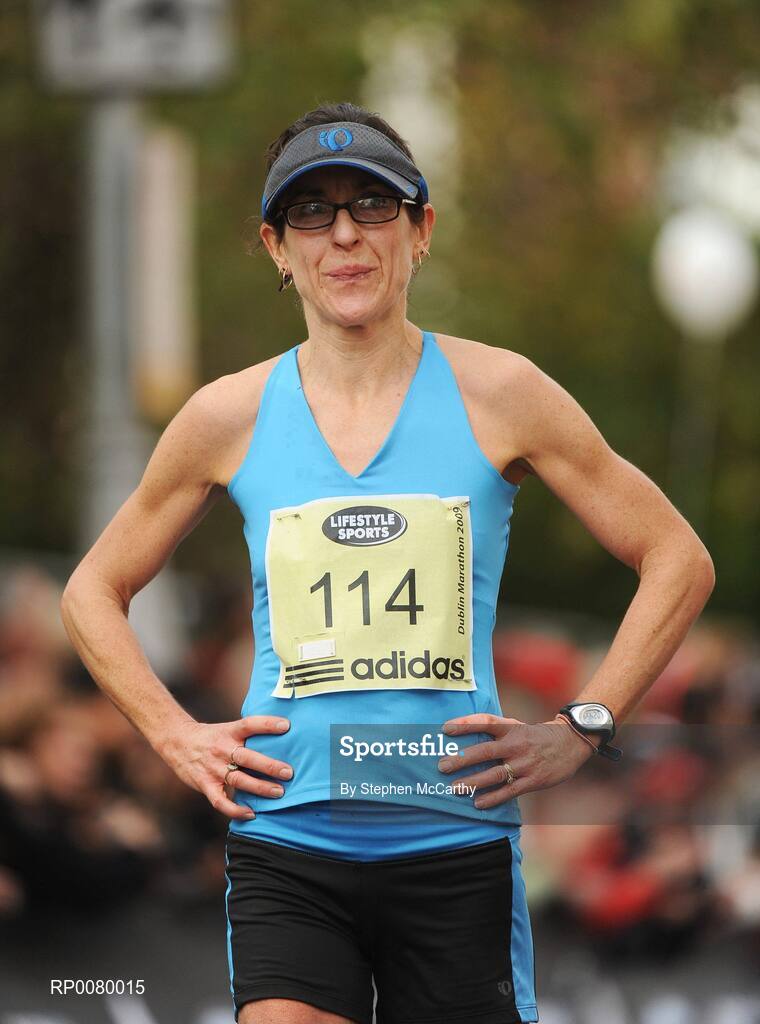 26 October 2009; Annette Kealy, Raheny Shamrocks A.C., Dublin, after winning the Irish Women's National Marathon Championships during the Lifestyle Sports - adidas Dublin Marathon 2009. Merrion Square, Dublin. Picture credit: Stephen McCarthy / SPORTSFILE