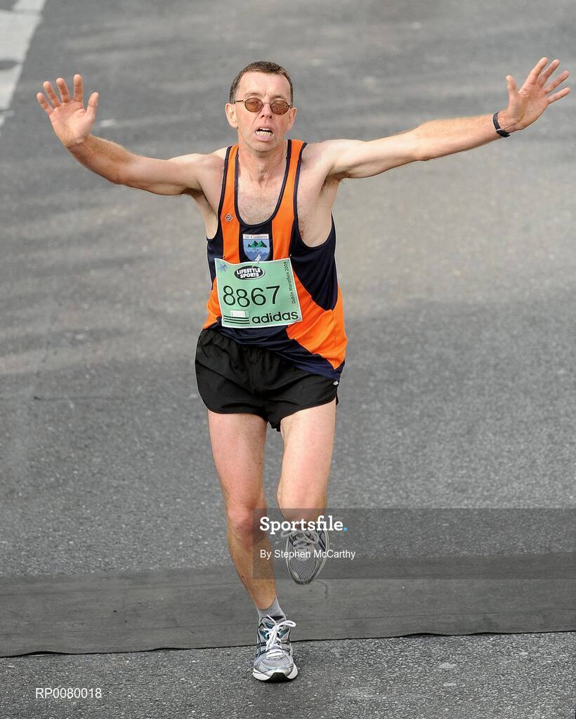 26 October 2009; Ben Mooney, Sli Cualann A.C., Wicklow, during the Lifestyle Sports - adidas Dublin Marathon 2009. Merrion Square, Dublin. Picture credit: Stephen McCarthy / SPORTSFILE