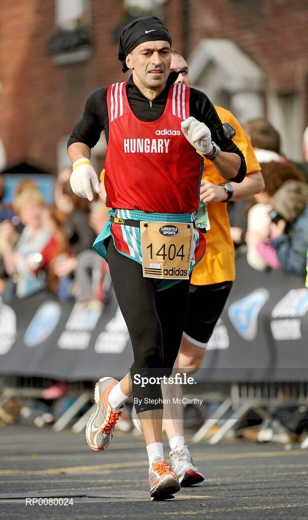 26 October 2009; Zoltan Lippai, from Hungary, during the Lifestyle Sports - adidas Dublin Marathon 2009. Merrion Square, Dublin. Picture credit: Stephen McCarthy / SPORTSFILE