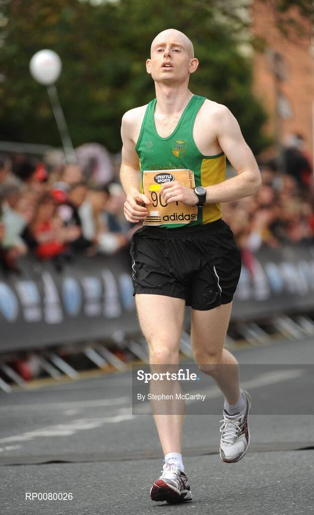 26 October 2009; Donal O'Callaghan, Riocht A.C., Kerry, during the Lifestyle Sports - adidas Dublin Marathon 2009. Merrion Square, Dublin. Picture credit: Stephen McCarthy / SPORTSFILE