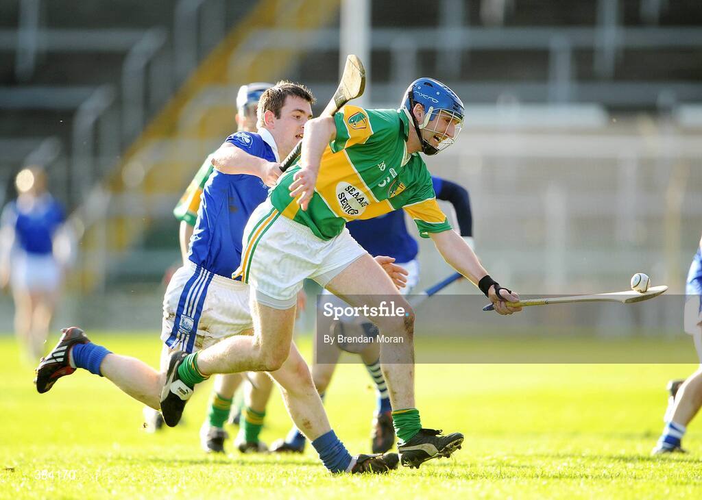 1 November 2009; Pat Mulcahy, Newtownshandrum, in action against Shane Ryan, Thurles Sarsfields. AIB GAA Hurling Munster Senior Club Championship Quarter-Final, Thurles Sarsfields v Newtownshandrum, Semple Stadium, Thurles, Co. Tipperary. Picture credit: Brendan Moran / SPORTSFILE