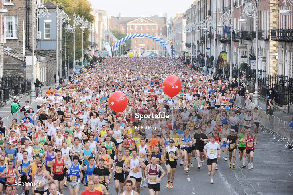 26 October 2009; A general view of the start of the Lifestyle Sports - adidas Dublin Marathon 2009. Merrion Square, Dublin. Picture credit: Pat Murphy / SPORTSFILE