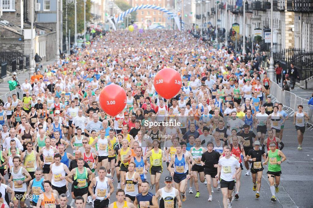 26 October 2009; A general view of the start of the Lifestyle Sports - adidas Dublin Marathon 2009. Merrion Square, Dublin. Picture credit: Pat Murphy / SPORTSFILE