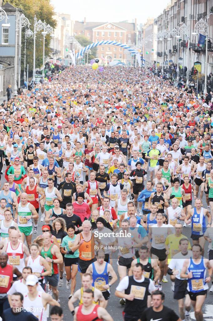 26 October 2009; A general view of the start of the Lifestyle Sports - adidas Dublin Marathon 2009. Merrion Square, Dublin. Picture credit: Pat Murphy / SPORTSFILE