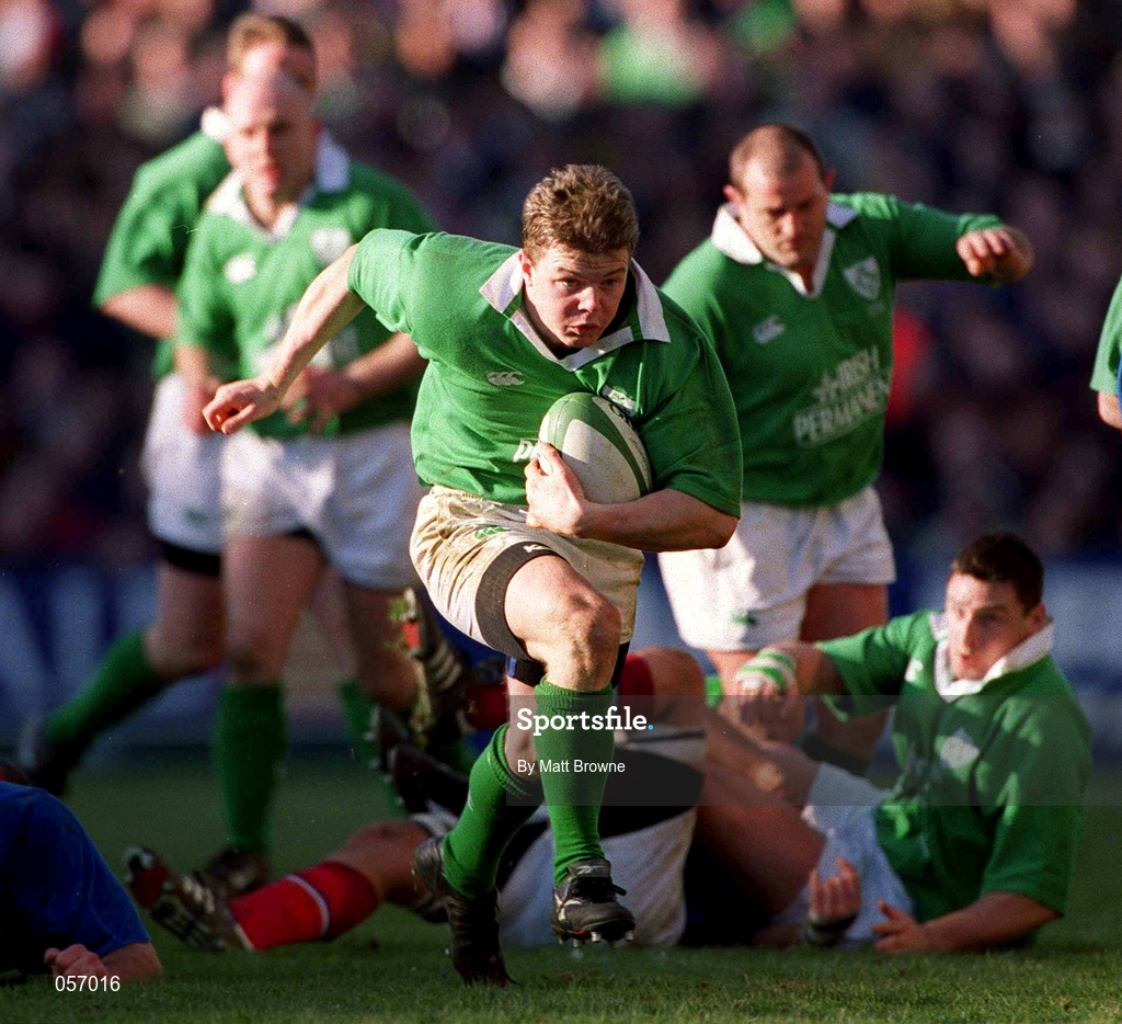 17 February 2001; Brian O'Driscoll of Ireland during the Lloyds TSB Six Nations Rugby Championship match between Ireland and France at Lansdowne Road in Dublin. Photo by Matt Browne/Sportsfile