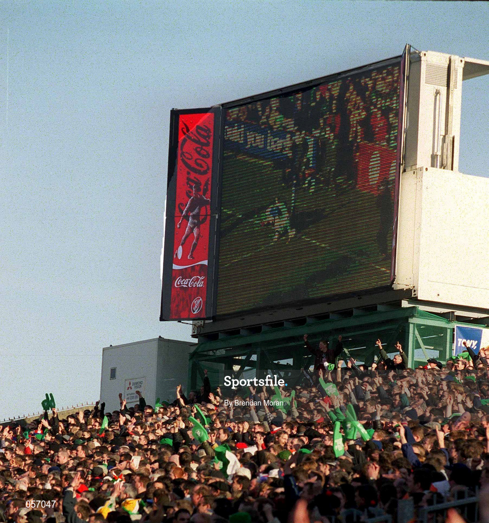 17 February 2001; The Irish crowd cheer as the replay of Brian O'Driscoll's try is shown on the big screen during the Lloyds TSB Six Nations Rugby Championship match between Ireland and France at Lansdowne Road in Dublin. Photo by Brendan Moran/Sportsfile